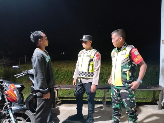 Pastikan Kamtibmas Kondusif, Polsek Bubon bersama TNI Tingkatkan Patroli di Malam Hari