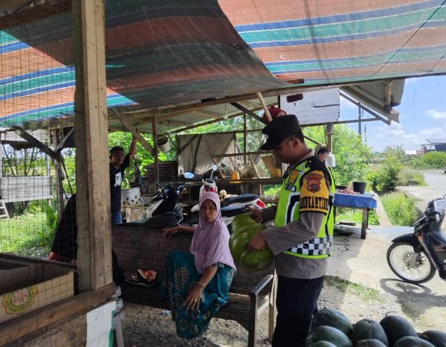 Polsek Bobon Gelar Patroli Pasar Cek Ketersediaan dan harga Sembako