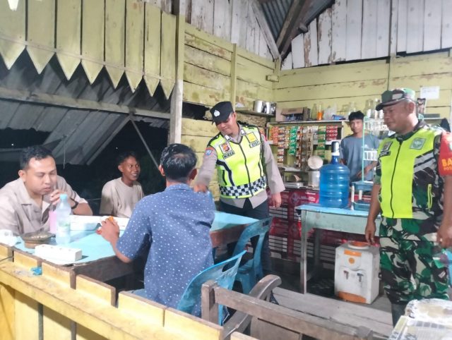 TNI dan Polri Bersinergi Lakukan Patroli di Kecamatan Bubon