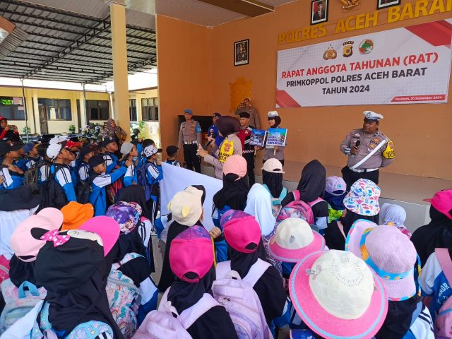 Polisi Sahabat Anak, Polres Aceh Barat Beri Edukasi kepada murid Madrasah Ibtidaiyah Swasta (MIS) Tunas Cendikia Meulaboh
