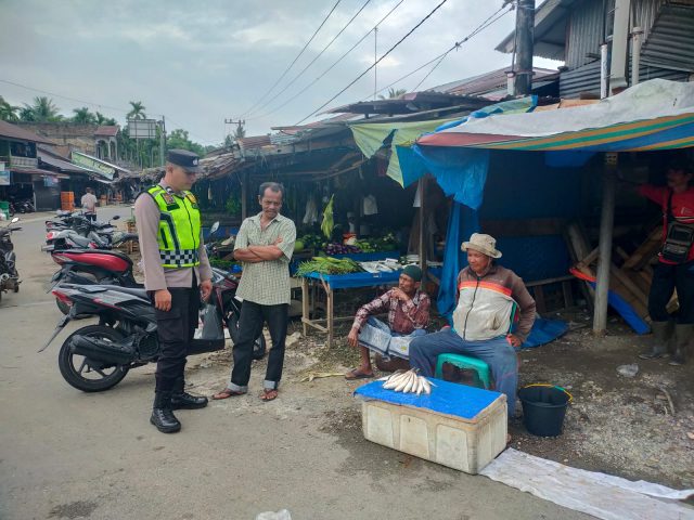Pastikan Keamanan di Pusat Keramaian, Polsek Arongan Lambalek Lakukan Patroli