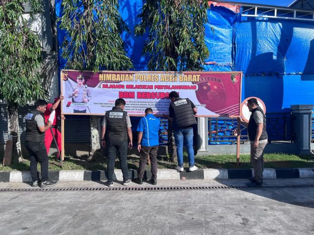 Polres Aceh Barat Pasang Spanduk Himbauan Antisipasi Penyalahgunaan BBM Subsidi
