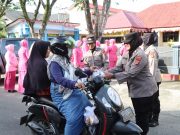 Polres Aceh Barat Bagikan 500 Paket Takjil di Bulan Suci Ramadhan