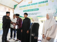 Hari Raya Idul Adha 1447 H, Kapolres Aceh Barat Salurkan Daging Kurban kepada Warga
