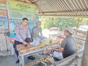 Sambangi Warga Gampong Suak Timah, Personel Polsek Samatiga Sampaikan Pesan Kamtibmas