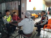 Polsek Bubon Kawal Kondusifitas Malam Hari Melalui Patroli dan Sambang Warga