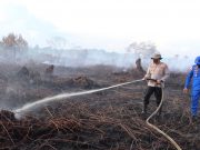 Kapolres Aceh Barat Pimpin Pemadaman Lanjutan Kebakaran Lahan Gambut, Imbau Warga Tak Membakar Lahan