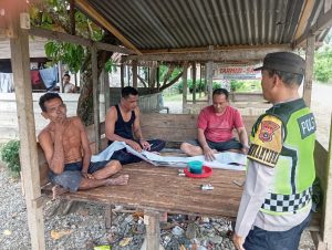 Patroli Dialogis di Pasi Jeut, Polsek Woyla Barat Perkuat Kemitraan dengan Masyarakat