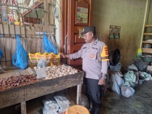 Dukung Stabilitas Ekonomi Masyarakat, Polsek Samatiga Monitoring Harga Pangan di Pasar Tradisional