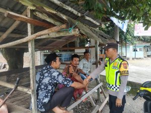 Turun ke Gampong Pasi Mali, Polsek Woyla Barat Lakukan Patroli Rutin Jaga Keamanan Warga