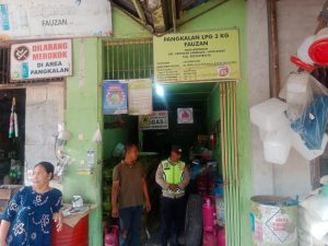Pastikan Ketersediaan LPG Aman, Polsek Arongan Lambalek Gelar Patroli Dialogis Sekaligus Sampaikan Pesan Kamtibmas