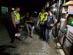 Hadir Saat Malam Hari, Polsek Bubon Pastikan Aktivitas Warga Berjalan Aman