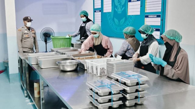 pengawasan di Dapur Satuan Pelayanan Pemenuhan Gizi (SPPG) Yayasan Bumi Aceh Persada yang berlokasi di Gampong Pasi Janeng, Kecamatan Woyla Timur, Kabupaten Aceh Barat, Senin (20/7/2026).
