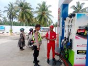 Polisi Sapa Petugas SPBU dan Warga, Patroli Humanis Polsek Arongan Lambalek Perkuat Keamanan Wilayah