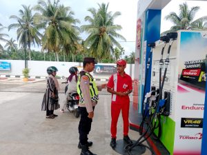 Polisi Sapa Petugas SPBU dan Warga, Patroli Humanis Polsek Arongan Lambalek Perkuat Keamanan Wilayah