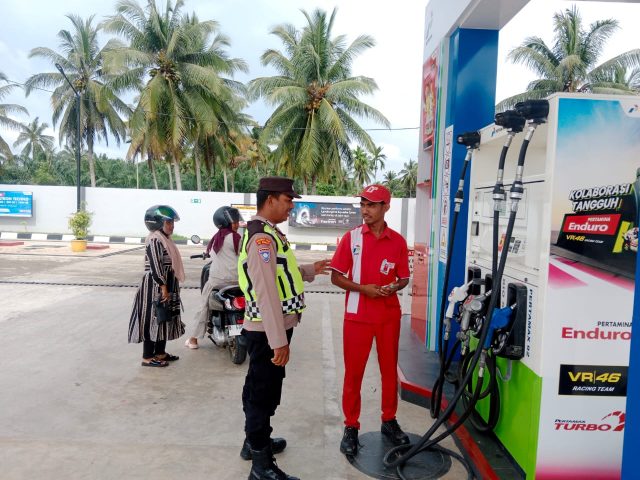 Polisi Sapa Petugas SPBU dan Warga, Patroli Humanis Polsek Arongan Lambalek Perkuat Keamanan Wilayah (22/7/2026)