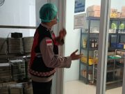 Bukan Sekadar Pengamanan, Polsek Johan Pahlawan Hadir Awasi Kebersihan Dapur SPPG untuk Masyarakat