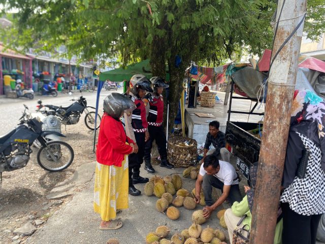 Personel Sat Samapta Polres Aceh Barat melaksanakan patroli dialogis di kawasan Kota Meulaboh untuk menjaga situasi kamtibmas tetap aman dan kondusif, Jumat (24/7/2026). Dok. Polres Aceh Barat.