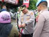 Kapolres Aceh Barat Turun ke Jalan Bagikan Bendera Merah Putih, Kobarkan Semangat Kemerdekaan Jelang HUT RI Ke-81