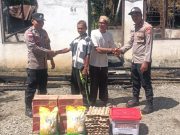 Sehari Usai Musibah Kebakaran, Kapolres Aceh Barat Salurkan Bantuan Sembako kepada Korban di Pante Ceureumen