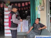 Polisi Hadir di Tengah Warga Johan Pahlawan, Pesan Kamtibmas Disampaikan dari Toko hingga Warung