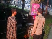 Polisi Gerak Cepat Evakuasi Empat Korban Innova Tabrak Rumah dan Pohon di Aceh Barat