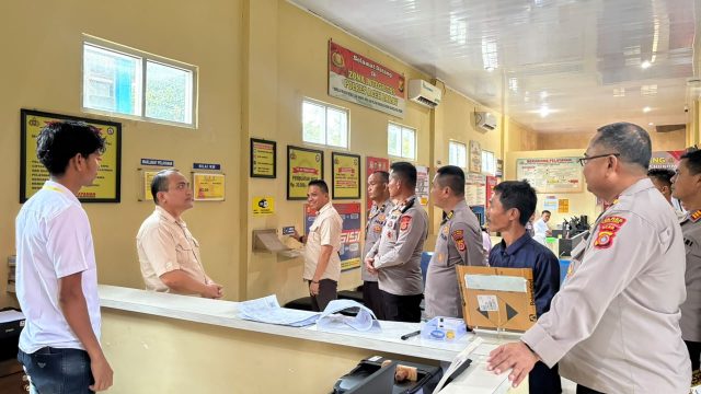 Wakapolres Aceh Barat Kompol Hari Purnomo bersama Tim Biro Rena Polda Aceh melaksanakan monitoring dan asistensi pembangunan Zona Integritas serta evaluasi PEKPPP Tahun 2026 di Polres Aceh Barat, Rabu (12-8-2026). Dok Polres Aceh Barat