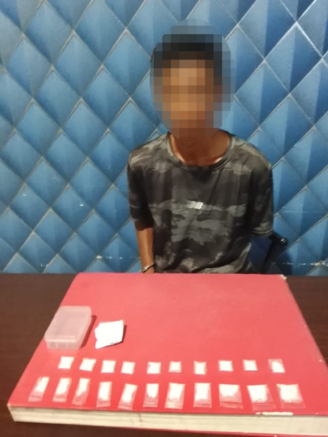Personel Satresnarkoba Polres Aceh Barat mengamankan barang bukti 21 paket sabu dari seorang residivis di Kecamatan Johan Pahlawan, Kamis (20/8/2026).