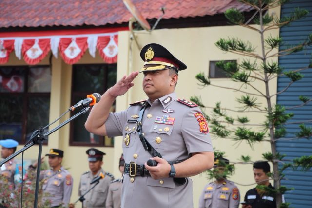 Kapolres Aceh Barat AKBP Agus Sulistianto memimpin upacara Hari Juang Polri Tahun 2026 di halaman Mapolres Aceh Barat, Jumat (21/8/2026).