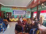 Bhabinkamtibmas Hadiri Penyaluran BLT Dana Desa di Gampong Ujong Baroh