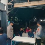 Malam Hari, Polsek Woyla Sambangi Warga Pasi Aceh Sampaikan Pesan Kamtibmas