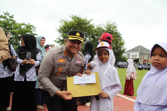 Kapolres Aceh Barat AKBP Agus Sulistianto menghadiri upacara Hardikda Kabupaten Aceh Barat 2026 di halaman Dinas Pendidikan, Senin (14/9/2026). Dok.Polres Aceh Barat