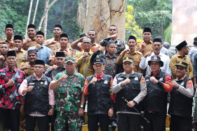 Kapolres Aceh Barat menghadiri Apel Siaga Satlinmas dan Satgas Pageu Gampong di Panton Reu, Kamis (1792027). Dok.Polres Aceh Barat
