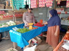 Polsek Woyla Pantau Distribusi dan Harga Minyak Goreng Curah serta Cabai di Pasar Tradisional