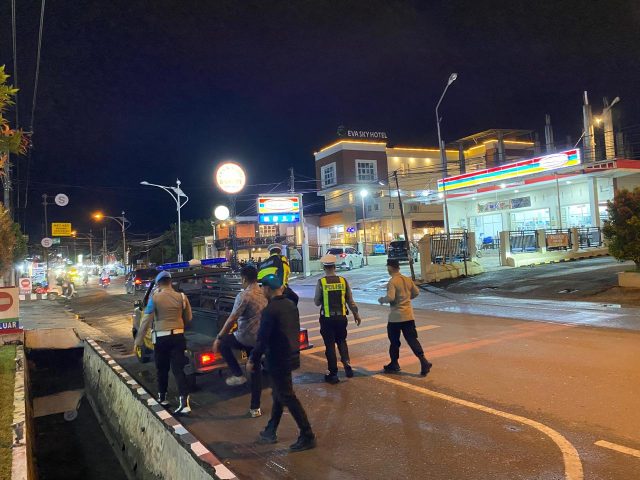 Personel Polres Aceh Barat melaksanakan KRYD melalui patroli cipta kondisi di sejumlah titik wilayah Aceh Barat, Kamis (3/9/2026) malam. Dok.Polres Aceh Barat