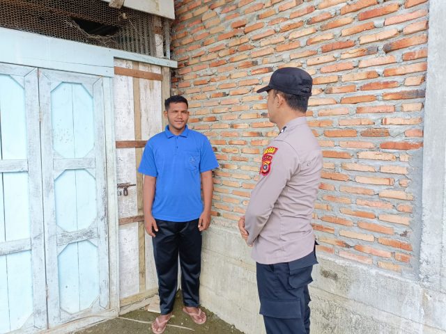 Personel Polsek Pante Ceureumen menyambangi warga Gampong Manjeng dan menyampaikan imbauan kewaspadaan terhadap pencurian sepeda motor, Sabtu (5/9/2026). Dok.Polres Aceh Barat