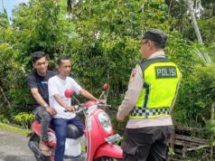 Patroli Dialogis Polsek Arongan Lambalek Ingatkan Warga Patuhi Rambu dan Utamakan Keselamatan di Jalan