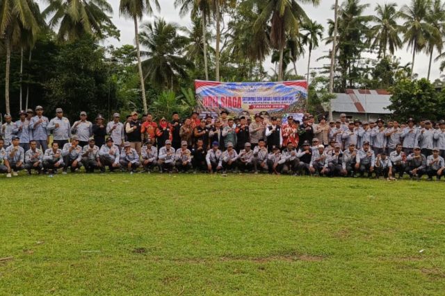 Wakapolres Aceh Barat Kompol Hari Purnomo menghadiri Apel Siaga Satlinmas dan Satgas Pageu Gampong di Gampong Padang Jawa, Kamis (10/9/2026). Dok.Polres Aceh Barat