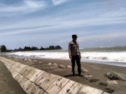 Polsek Johan Pahlawan Pantau Banjir Rob di Tiga Gampong Pesisir, Pastikan Kondisi Warga Aman