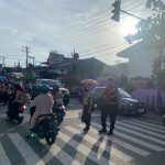 Pagi Hari, Polisi Hadir di Titik Sibuk Aceh Barat untuk Jaga Kelancaran Aktivitas Warga