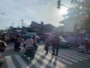 Pagi Hari, Polisi Hadir di Titik Sibuk Aceh Barat untuk Jaga Kelancaran Aktivitas Warga