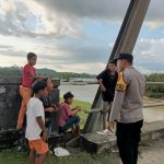 Polsek Pante Ceureumen Hadir di Tengah Warga, Polisi Edukasi Anak-anak Waspadai Bahaya dan Utamakan Keselamatan