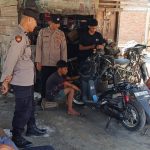 Menyapa Warga di Bengkel, Polisi di Woyla Jaga Lingkungan Tetap Kondusif