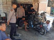Menyapa Warga di Bengkel, Polisi di Woyla Jaga Lingkungan Tetap Kondusif