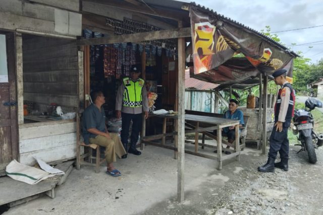Personel Polsek Bubon saat melaksanakan patroli dialogis di Gampong Kuala Pling hingga Jalan Layung–Gunong Meuh, Kecamatan Bubon, Kabupaten Aceh Barat, Sabtu, 26 September 2026. Dok. Polres Aceh Barat