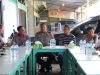 Duduk Bersama Warga di Warung Varia, Kapolres Aceh Barat Edukasi Bahaya Judi Daring dan Penipuan