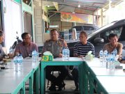Duduk Bersama Warga di Warung Varia, Kapolres Aceh Barat Edukasi Bahaya Judi Daring dan Penipuan