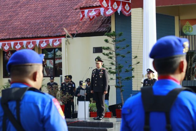 Wakapolres Aceh Barat Kompol Hari Purnomo, S.H., M.H., saat memimpin upacara Hari Kesaktian Pancasila Tahun 2026 di lapangan apel Polres Aceh Barat, Kamis, 1 Oktober 2026. Dok. Polres Aceh Barat