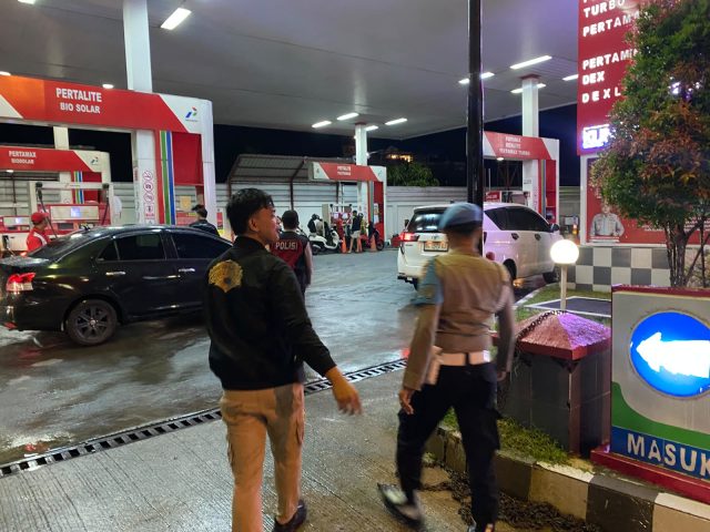 Personel Polres Aceh Barat saat melaksanakan patroli KRYD di pusat keramaian Meulaboh, Rabu malam, 14 Oktober 2026. Dok. Polres Aceh Barat