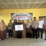 Bhabinkamtibmas Polsek Samatiga Hadiri dan Kawal Penyaluran Beasiswa Aneuk Beut di Alue Raya